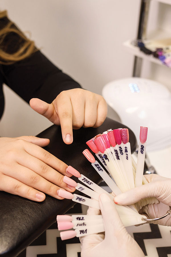 4-UR-NAILS-&-SPA-15